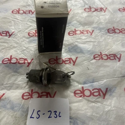 Cerradura de puerta Corvette 1956-1966 NOS con llave GM 3987266 Foto 1 de 4