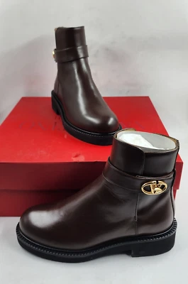 Valentino Garavani VLogo Locker 40MM Botines Para Mujer 36/6 EE. UU. Marrón Oscuro Foto 1 de 4