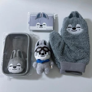 Streunerkinder SKZOO 4-teiliges Plüsch Set Ban Chan Wolfchan Acryl Ständer Etui - Bild 1 von 2