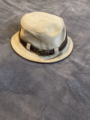 Sombrero de cubo de gamuza Coach Y2K logotipo de firma correa de cuero marrón talla pequeña tostado Foto 1 de 4