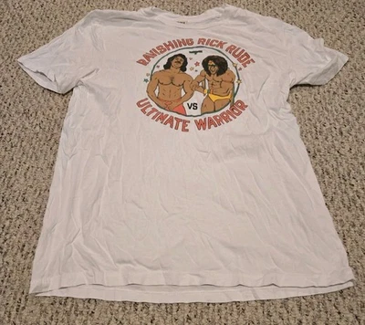 De colección WWE Ravishing Rick Rude Vs.  Camiseta Ultimate Warrior para hombre talla grande Foto 1 de 4