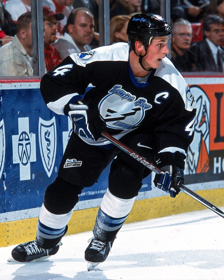 Foto de hockey Vincent Lecavalier acción patinaje Tampa Bay Lightning 8x10 NHL Foto 1 de 1