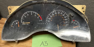 97-03 PONTIAC GRAND PRIX SPEEDOMETER Cluster - Image 1 of 3