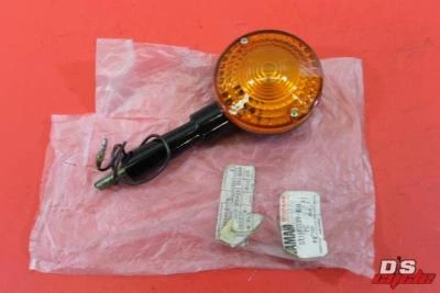 Conjunto de luz de pisca-pisca traseira NOS Yamaha 1982 XS400 5U5-83330-E0-00 - Imagem 1 de 4