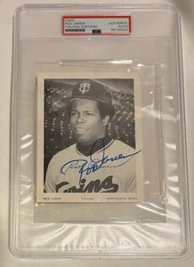 Rod Carew - Minnesota Twins - Autographed / Signed Team Photo - PSA/DNA - Picture 1 of 1
