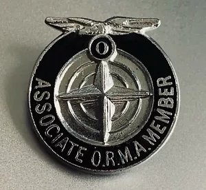 INSIGNIA DE SOLAPA DE MIEMBRO ORIGINAL OWEN MOTOR RACING ASSOLATION ORMA BRM 1950-1960 - Imagen 1 de 4