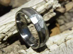 Glatte Oberfläche, facettiert, Titan Silber Streifen Ring, Ehering, auf Bestellung - Bild 1 von 7