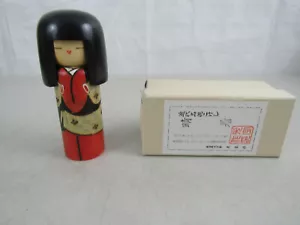 Bambola Kokeshi giapponese vintage in legno con scatola alta 5 1/4" - Foto 1 di 8