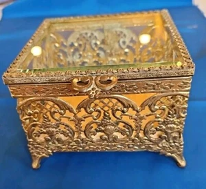 Vintage ORMOLU Bara Piedi GIOIELLI Presentazione SCATOLA Vetro Smussato 4" Quadrato  - Foto 1 di 13