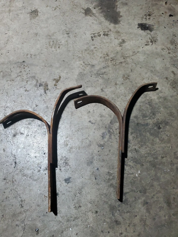 Chevrolet Fleetmaster 1948 juego de soportes de montaje de parachoques trasero 2 puertas Foto 1 de 3