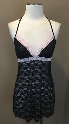 Cosmopolitan M Negro Romántico Encaje Nighty Chemise con Borde Rosa Foto 1 de 4