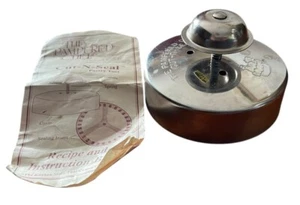 The Pampered Chef Cut-N-Seal #1195 3.5" Wide Pastry Tool and Recipe Booklet - Picture 1 of 4