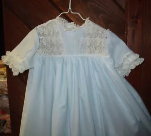 SALE hellblaues Erbstückkleid Gr. 4 - Bild 1 von 6