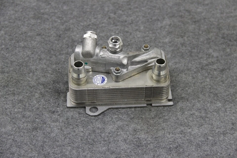 Original Mercedes C-Klasse 205 Öl Kühler Getriebe A0995002500 Getriebölkühler - Bild 1 von 1