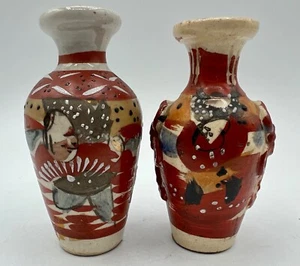 Coppia Vaso Vintage Satsuma Design Giapponese Volti Moriage Manici Alzati - Foto 1 di 14