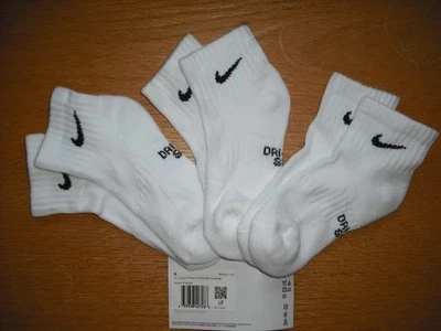 Niños/Niñas NUEVO CON ETIQUETAS NIKE Calcetines al Tobillo 3prs DRI-FIT Clásicos Blancos con Swoosh Negro 3Y-5Y Foto 1 de 3