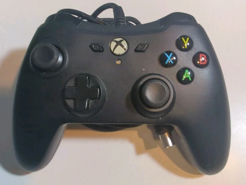 XBox One - Amazon Basics Wired Controller - Black - No Dongle - Image 1 of 3