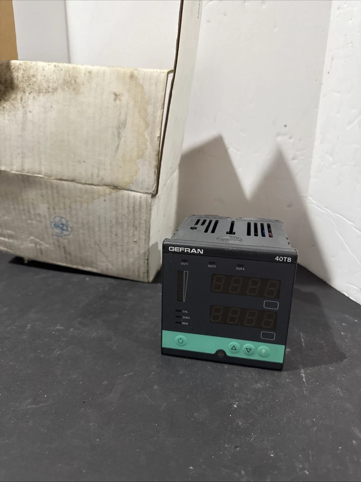 Controlador de temperatura Gefran GP50 SN 03466196 NOS Foto 1 de 4