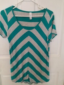 LulaRoe Long Tee Shirt Size XS Preowned But Barely If Ever Worn - Picture 1 of 6