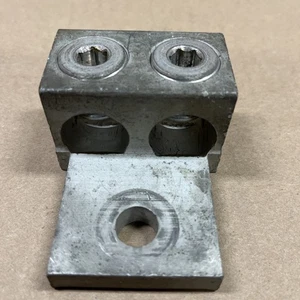 ILSCO D-899 AU600 (2)2-600 Kcmil 3/8" HEX y 1/2" orificio de montaje terminal de aluminio - Imagen 1 de 6