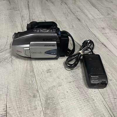 Panasonic PV-L452D VHS-C PhotoShot Palmcorder UNTESTED FOR PARTS/REPAIR- AS-IS! - Image 1 of 4