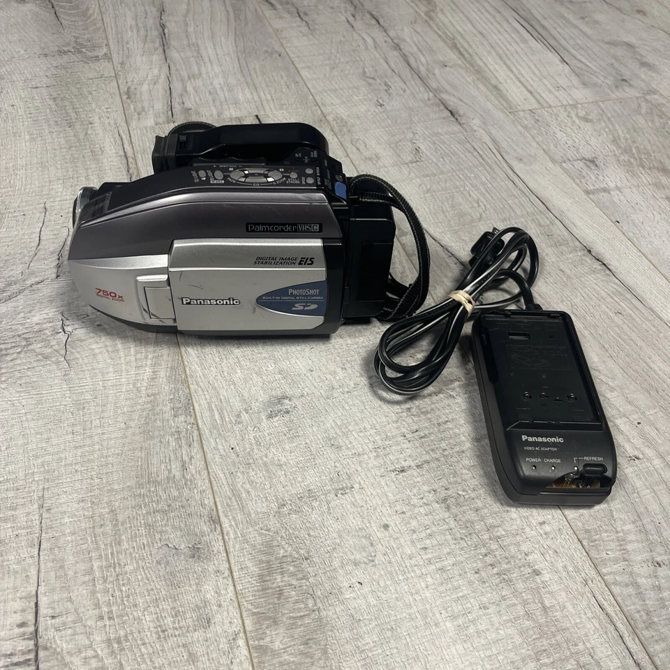 Panasonic PV-L452D VHS-C PhotoShot Palmcorder UNTESTED FOR PARTS/REPAIR- AS-IS! - Image 1 of 4