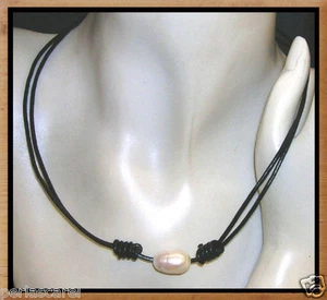 COLLAR DE PERLA CULTIVADA 11 mm Y Cuero Negro . Corredero, adaptable al cuello - Imagen 1 de 1