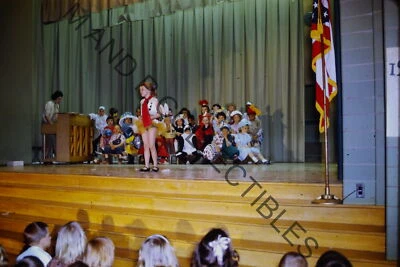 Diapositiva fotográfica original vintage americana 35 mm única en su clase sincera AIT008001 Foto 1 de 2