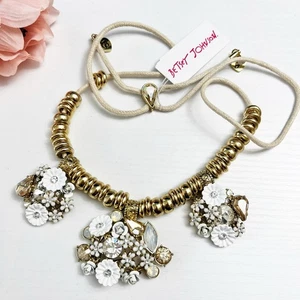 NEW Betsey Johnson White Summer Flowers Adjustable Necklace - Picture 1 of 7