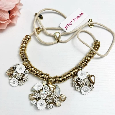 NUEVO Collar Ajustable Betsey Johnson Blanco Flores Verano Foto 1 de 4
