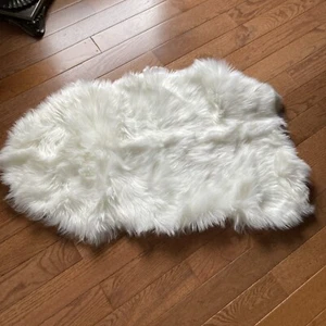 Ashler Faux Fur Rug White Small Area Fluffy Sheepskin Ultra Soft 3’x2’ NEW - Picture 1 of 8