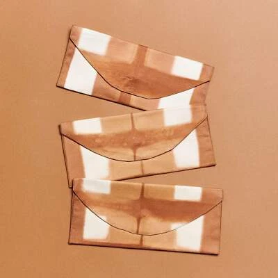 Bolsa Melo Gold Mulberry Silk Shibori hecha a mano cero residuos Foto 1 de 4