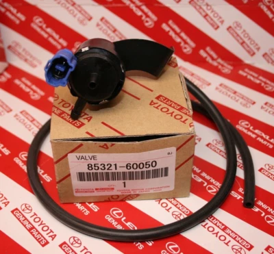 Válvula de fluido lavadora trasera 85321-60050 - 1993-1997 FZJ80 Land Cruiser - Lexus LX450 Foto 1 de 4