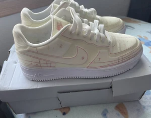 Nike Air Force 1 Low '07 LX weiß Damen Größe 8 EUC - Bild 1 von 12