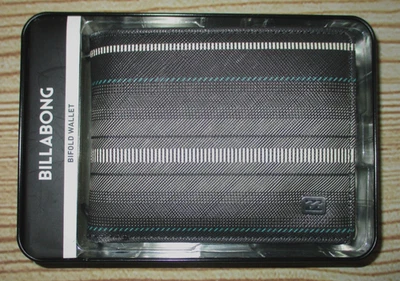 CARTERA PLEGABLE BILLABONG MARRÓN TOSTADO PARA HOMBRES CON CAJA DE REGALO DE HOJALATA Foto 1 de 4