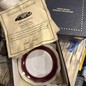 Plato de taza de té de China Woodmere Abraham Lincoln White House Collection con caja - Imagen 1 de 11