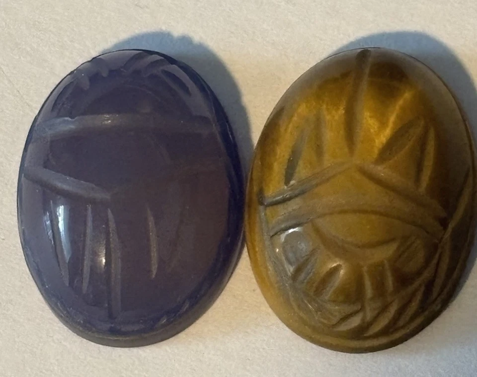 PIEDRAS PRECIOSAS: dos escarabajos tallados a mano 15,0 quilates cada uno (30 quilates en total) Foto 1 de 3