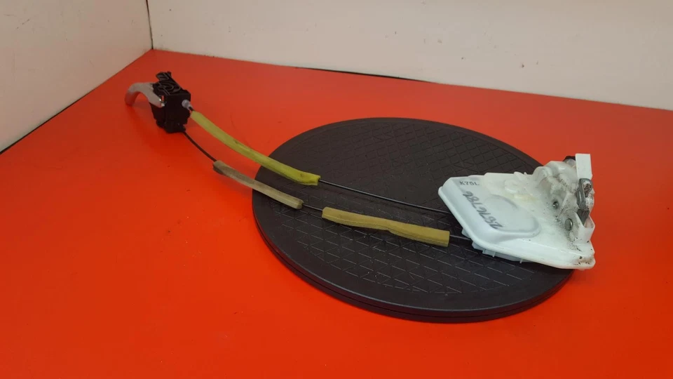 Mazda 6 2015 lado cercano cerradura puerta delantera captura actuador solenoide Foto 1 de 4