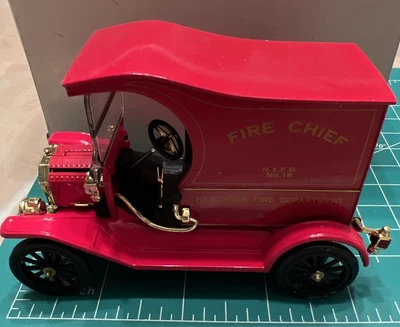 1/32 Die-cast 1913 Ford Model T Fire Chief Paddy Wagon Red Original Box - Image 1 of 4