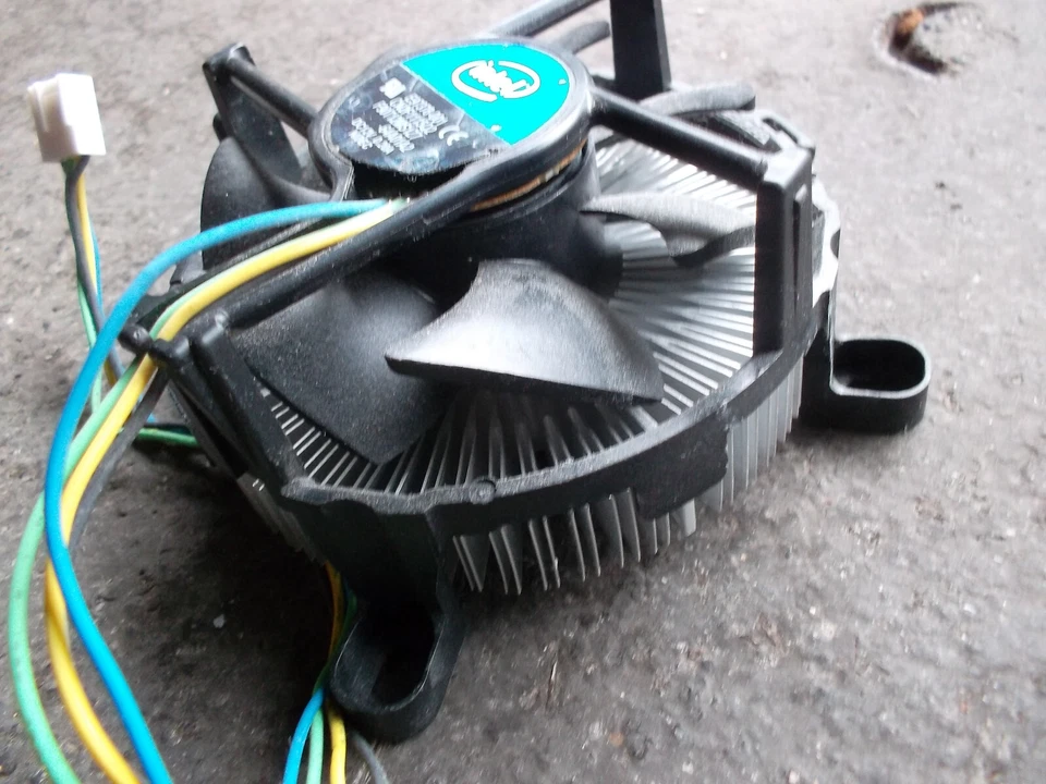 Intel Boxed Kühler, für Sockel LGA 1155 , Core i3 , Core i5,  Core i7, 4 Pin PWM - Bild 1 von 4