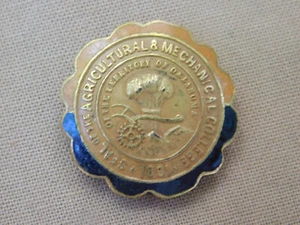 Vintage landwirtschaftliche & mechanische College-Pin von John Frick 7/8 - Bild 1 von 2