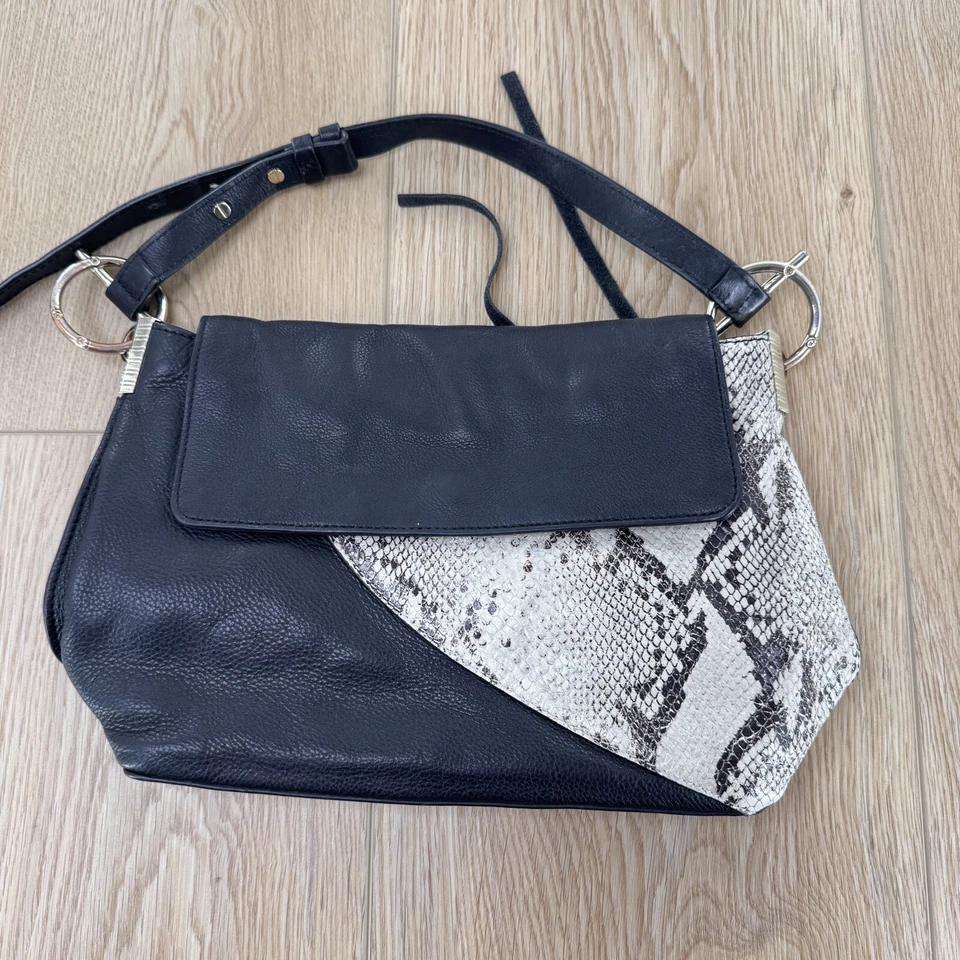 Bolsa de mão Vince Camuto estampa animal couro de cobra aba bolso bolsa clutch - Imagem 1 de 4