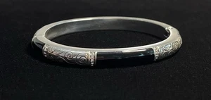 Brazalete Brighton Tono Plata Cristal y Negro Esmaltado Cierre Magnético - Imagen 1 de 19