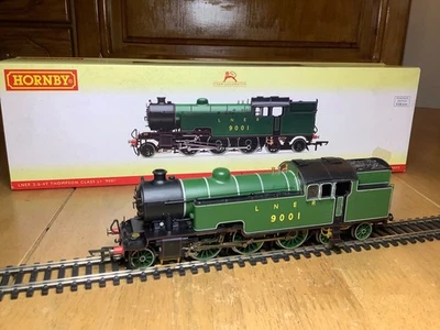 Hornby R2912 LNER Green 2-6-4 Thompson L1 Tank Loco 9001 - Image 1 of 4