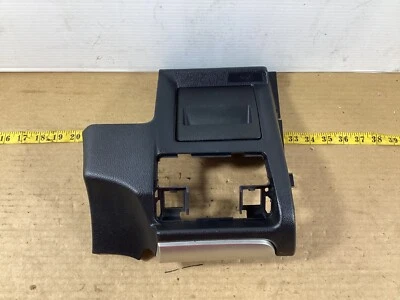 2013-2017 SUBARU Impreza UNDER DASH INTERRUPTOR LATERAL ESQUERDO CAIXA DE ARMAZENAMENTO TAMPA ACABAMENTO FABRICANTE DE EQUIPAMENTO ORIGINAL. - Imagem 1 de 4