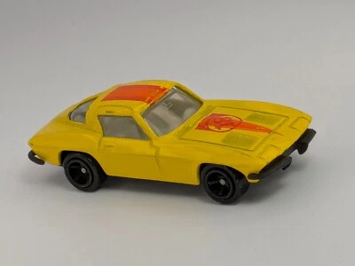 Welly Vintage Chevrolet Corvette Stingray Yellow Diecast Car Diecast Toy - Image 1 of 4