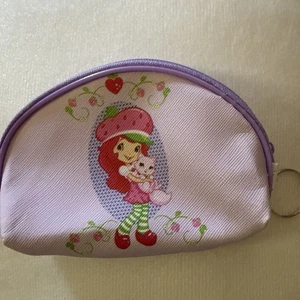 Strawberry Shortcake Holding Kitty Zipper Coin wallet in Lavender-Damaged Inside - Picture 1 of 5