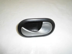 Renault Twingo 2 II Türöffner Türgriff Innen Rechts 8200028486 - Bild 1 von 2