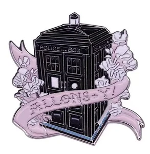Allons-y Décimo Doctor Tardis Dr. Who Caja de Policía Clásico Programa de Televisión de Ciencia Fi Pin Esmalte - Imagen 1 de 3