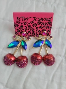 Orecchini a perno Betsey Johnson ciliegie rosse pendenti cristallo traforato un nuovo stile! - Foto 1 di 1
